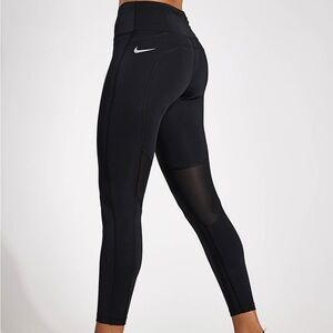 Nike dry fit leggings with mesh Size medium